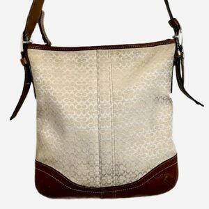 Coach Signature Crossbody/Shoulder Bag F10944